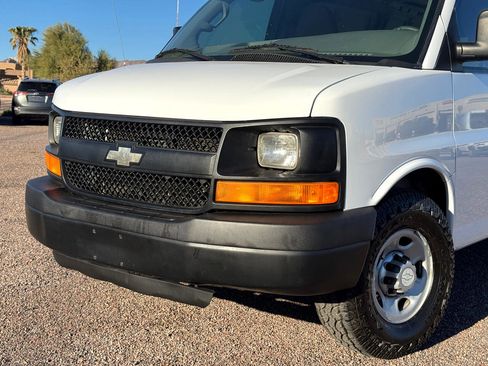 Used 2016 Chevrolet Express 2500 image 10