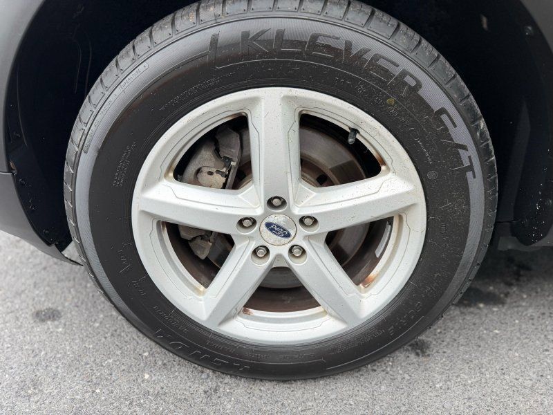 Used 2017 Ford Explorer XLT w/ Equipment Group 202A AWD/4WD image 9