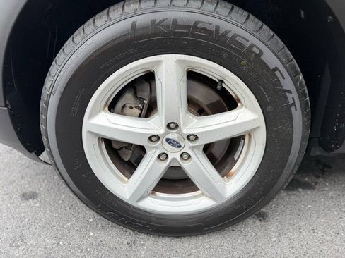 Used 2017 Ford Explorer XLT w/ Equipment Group 202A AWD/4WD image 9