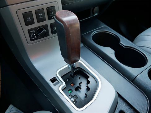 Used 2017 Toyota Sequoia Platinum image 27