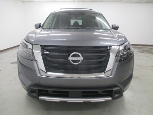 New 2025 Nissan Pathfinder SL image 10