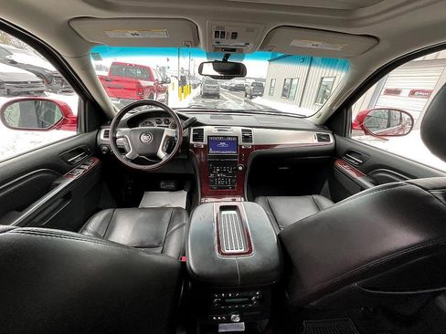 Used 2014 Cadillac Escalade Luxury image 35