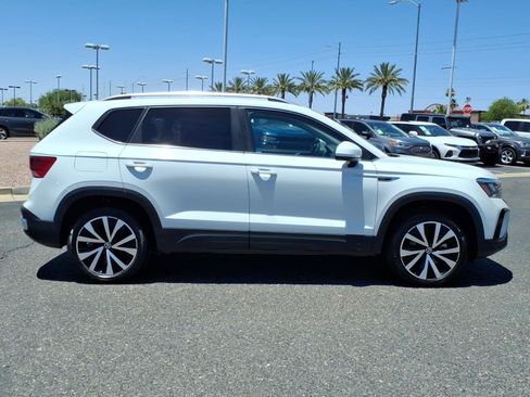 Certified 2023 Volkswagen Taos SE FWD image 8