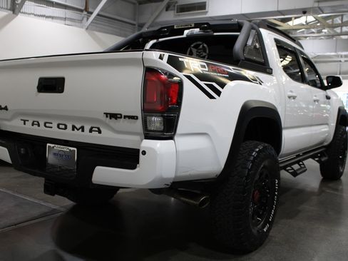 Used 2017 Toyota Tacoma TRD Pro AWD/4WD image 13