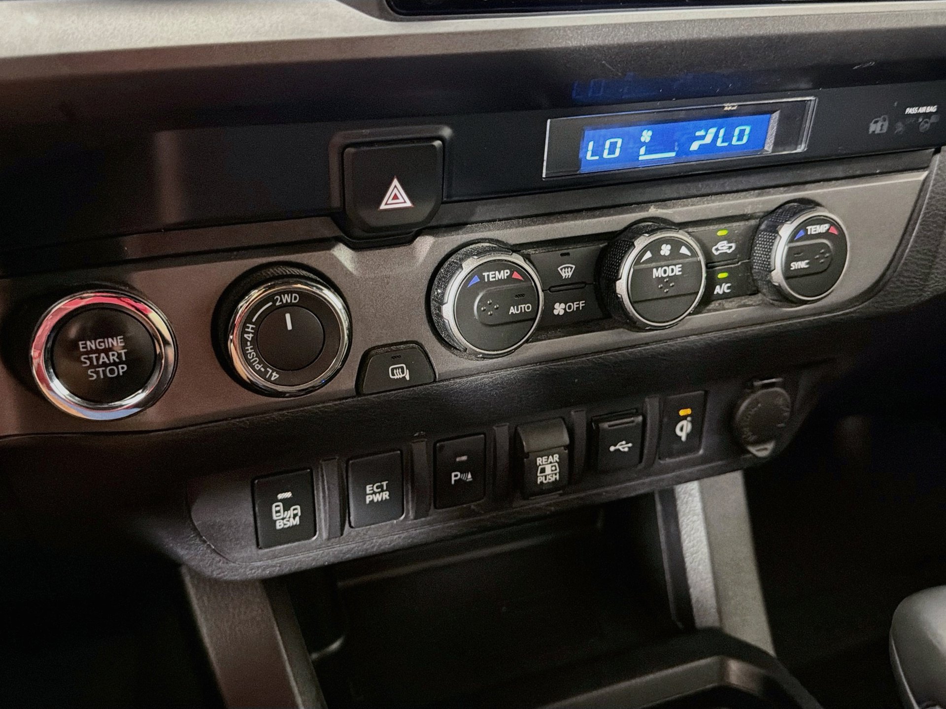 Used 2022 Toyota Tacoma TRD Sport w/ Technology Package AWD/4WD image 14