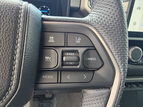 Used 2025 Toyota Tundra Limited AWD/4WD image 19