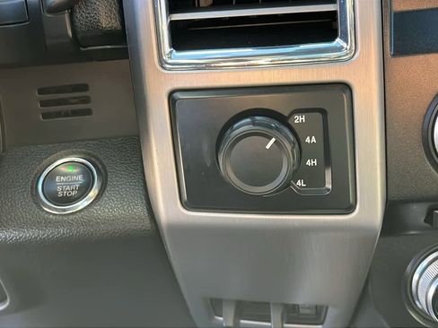 Used 2015 Ford F150 Platinum w/ Equipment Group 701A Luxury image 22