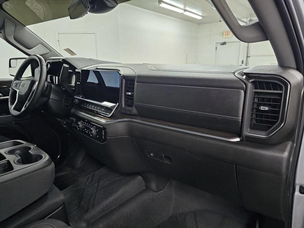 Used 2023 Chevrolet Silverado 1500 RST w/ Redline Edition AWD/4WD image 14