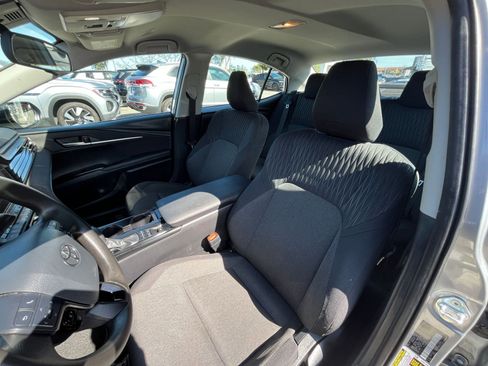 Used 2025 Toyota Camry LE image 27