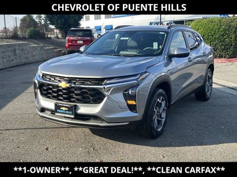 Used 2024 Chevrolet Trax LT FWD image 1