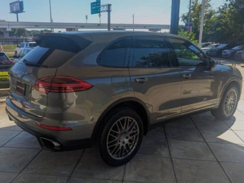 Used 2016 Porsche Cayenne image 4