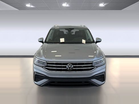 Used 2024 Volkswagen Tiguan SE w/ Panoramic Sunroof Package AWD/4WD image 6