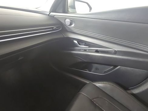 Used 2022 Hyundai Elantra Limited FWD image 26
