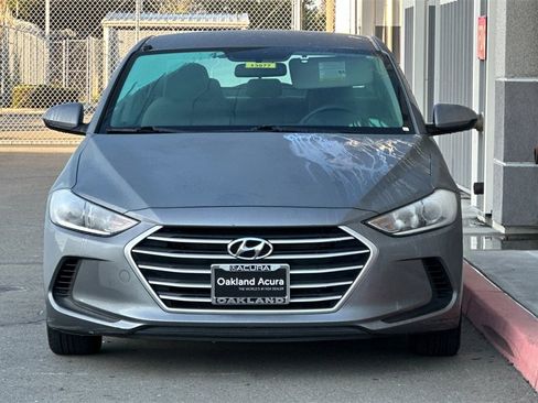 Used 2018 Hyundai Elantra SE image 9