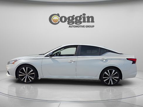 Used 2019 Nissan Altima 2.5 SR FWD image 2