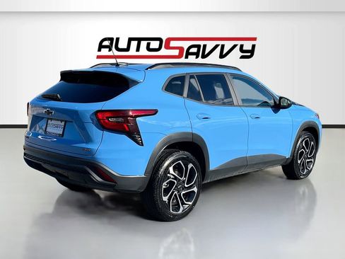 Used 2024 Chevrolet Trax RS w/ Sunroof Package FWD image 7