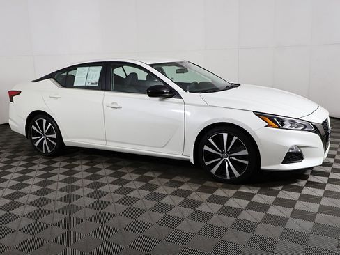 Used 2022 Nissan Altima 2.5 SR image 11