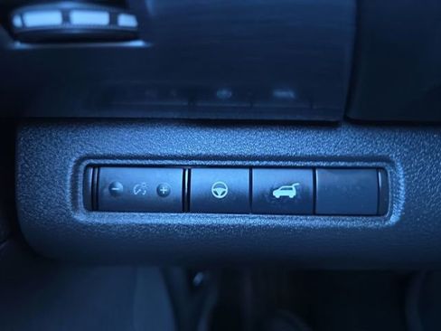 Used 2025 Nissan Pathfinder SL image 10