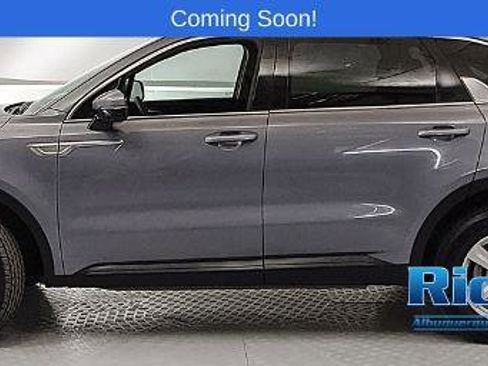 Used 2022 Kia Sorento LX AWD/4WD image 5