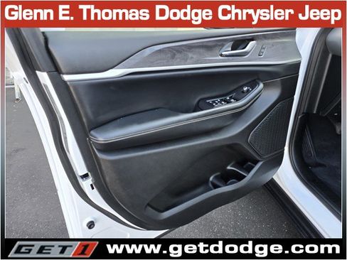 Used 2023 Jeep Grand Cherokee Limited w/ Black Appearance Package image 22