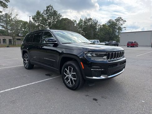 Used 2025 Jeep Grand Cherokee L Limited w/ Luxury Tech Group II AWD/4WD image 4