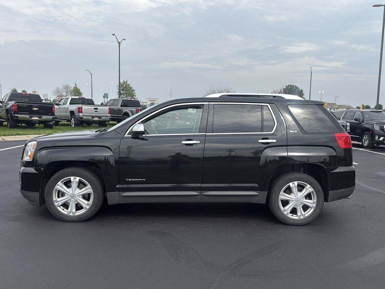 Used 2017 GMC Terrain SLT w/ Open Road Package AWD/4WD image 2