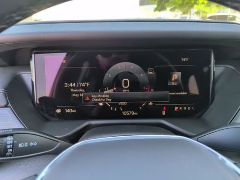 Certified 2025 GMC Acadia Elevation w/ Elevation Premium Package FWD image 24