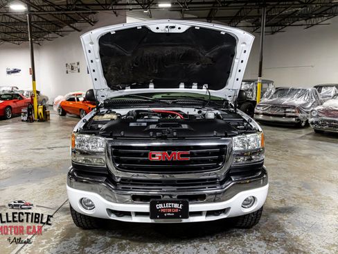 Used 2005 GMC Sierra 2500 SLT w/ Heavy-Duty Power Package AWD/4WD image 83
