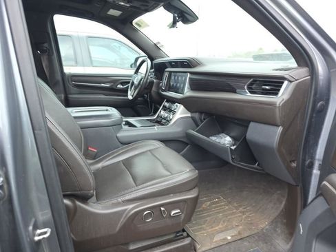 Used 2021 GMC Yukon XL Denali w/ Denali Premium Package image 9