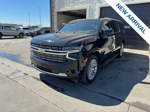 Used 2021 Chevrolet Suburban High Country image 3