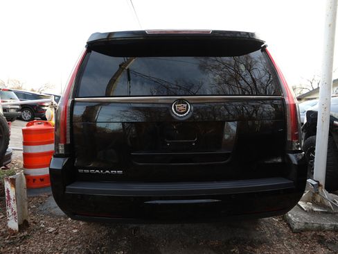 Used 2015 Cadillac Escalade Premium image 7