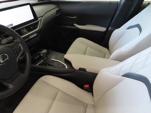 Used 2024 Lexus UX 250h AWD w/ Premium Package image 24