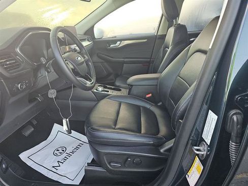 Certified 2022 Ford Escape Titanium w/ Class II Trailer Tow Package image 5