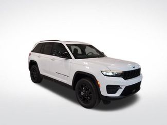 New 2025 Jeep Grand Cherokee Altitude video 2