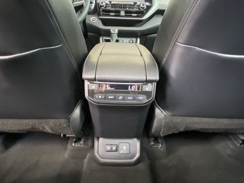 Used 2021 Toyota Highlander Platinum AWD/4WD image 41