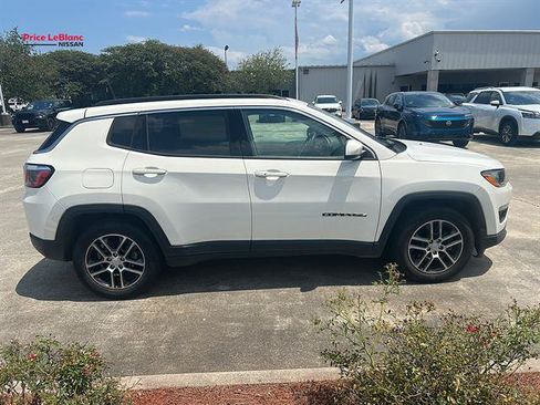 Used 2019 Jeep Compass Latitude w/ Popular Equipment Group FWD image 5