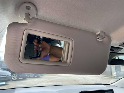 Used 2025 Toyota Corolla LE FWD image 28