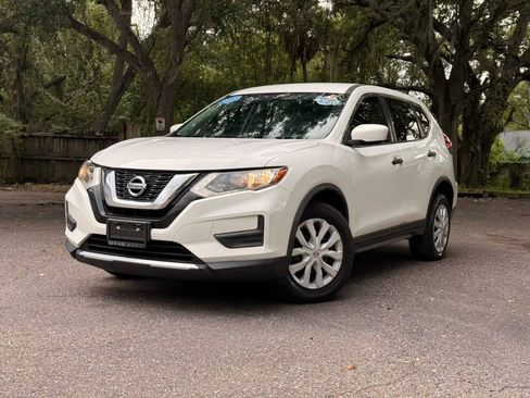 Used 2017 Nissan Rogue S AWD/4WD image 1
