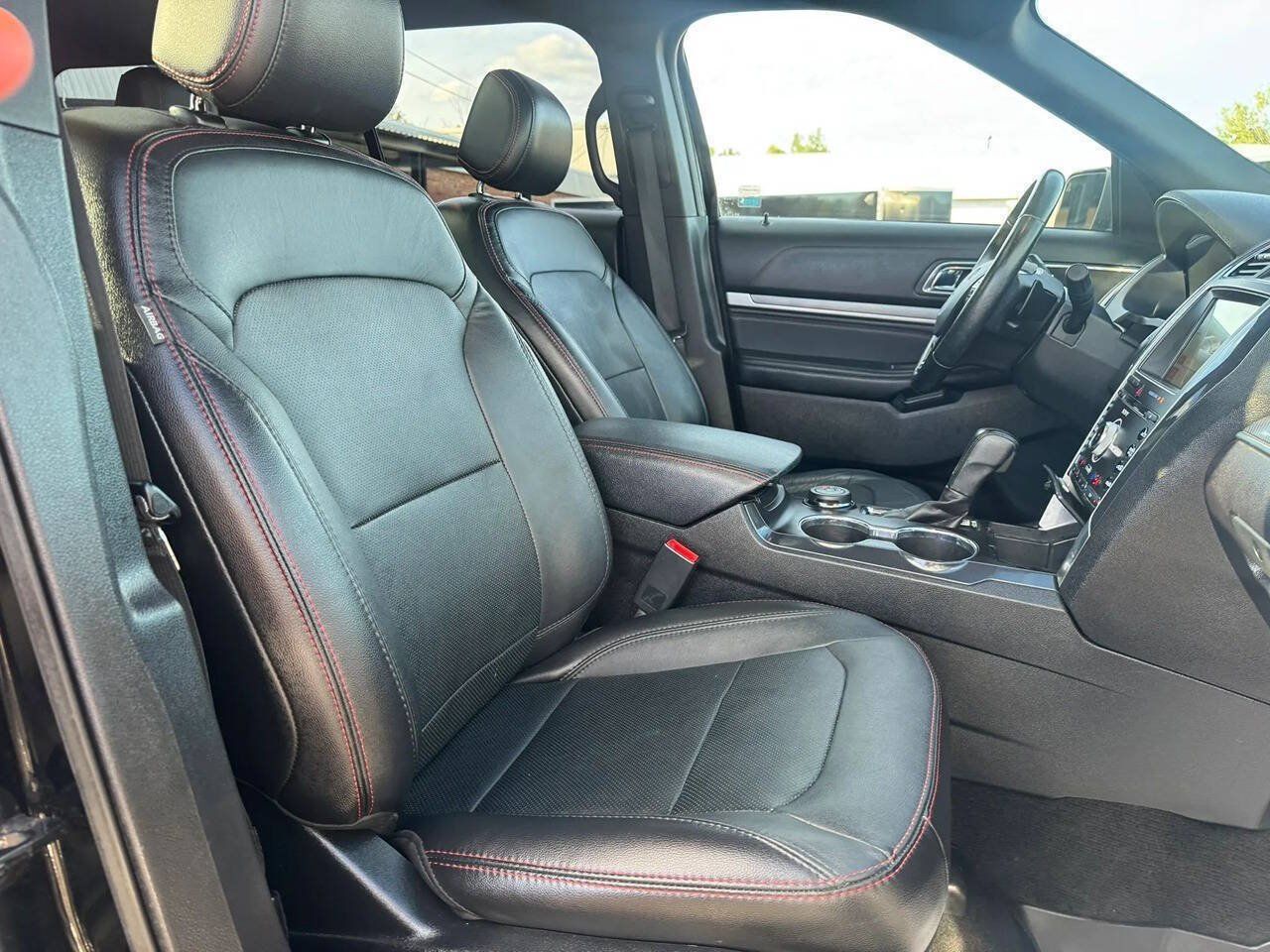 Used 2017 Ford Explorer Sport w/ Equipment Group 401A AWD/4WD image 18
