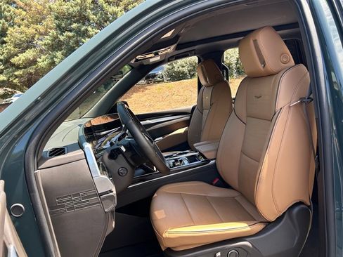 Used 2025 Cadillac Escalade Premium Luxury RWD image 45