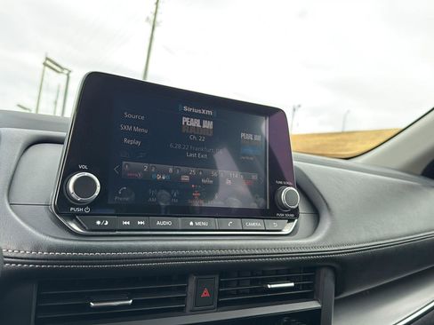 Used 2025 Nissan Rogue SV image 20