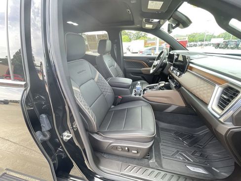 Used 2023 GMC Canyon Denali w/ Denali Black Edition AWD/4WD image 26