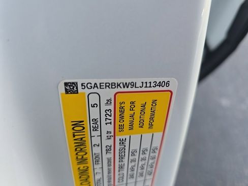 Used 2020 Buick Enclave Essence w/ Sound and Sites Package image 14