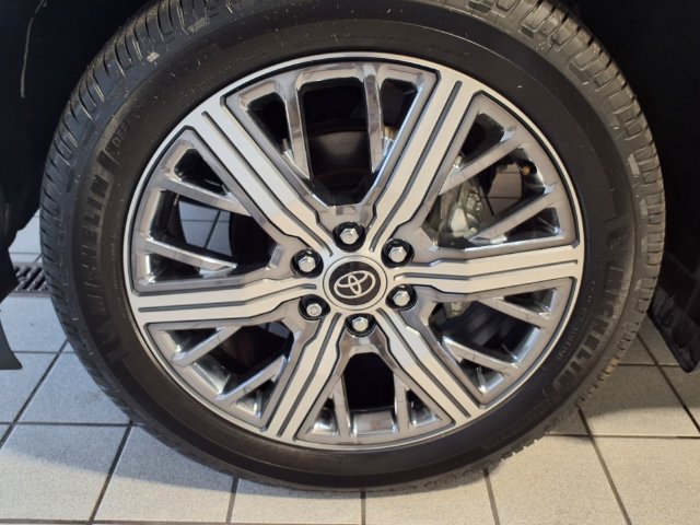 Used 2024 Toyota Sequoia Capstone AWD/4WD image 5