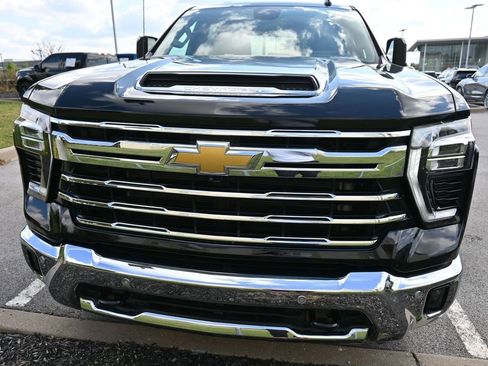 Used 2024 Chevrolet Silverado 2500 LTZ w/ LTZ Convenience Package image 3