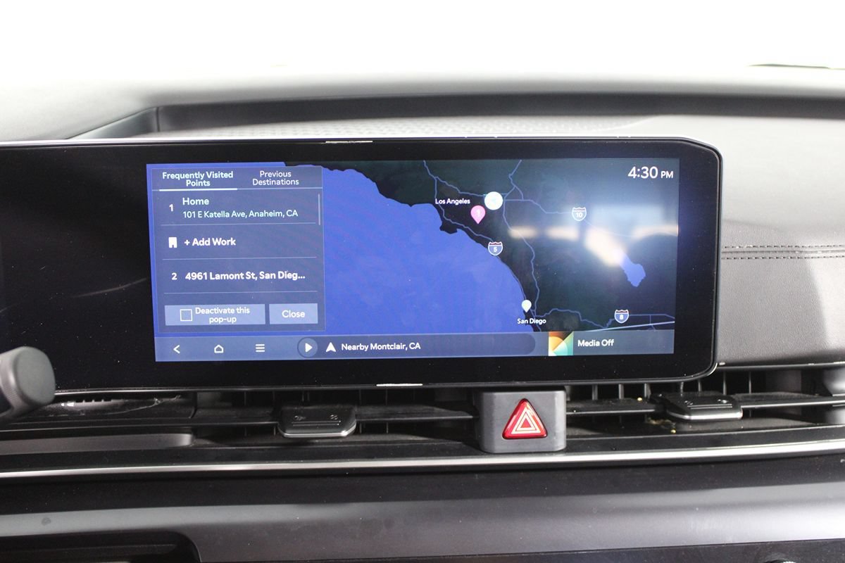 Used 2025 Kia Carnival FWD image 27