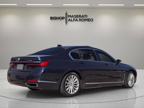 Used 2020 BMW 740i w/ Premium Package image 8