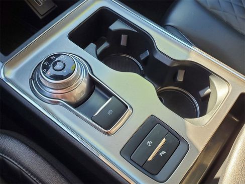 Used 2024 Ford Edge Titanium image 18