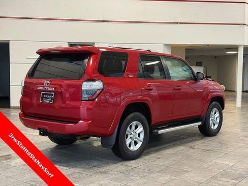 Used 2016 Toyota 4Runner SR5 Premium image 3