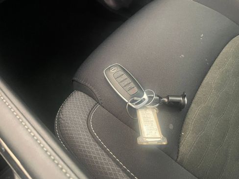 Used 2025 Nissan Pathfinder SV image 22